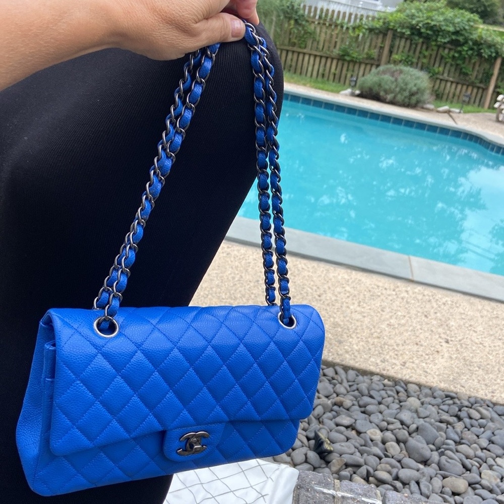 Authentic CHANEL Caviar Quilted Medium Double Flap in a stunning, vibrant blue - Picture 4 of 15